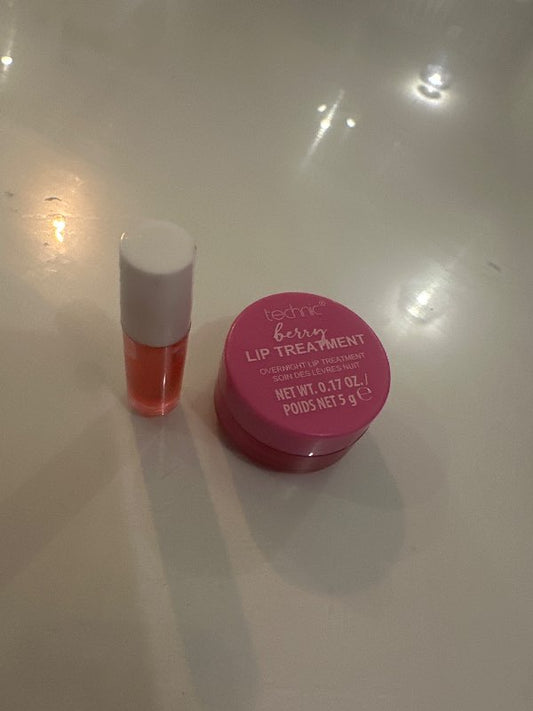 Gloss og lip treatment