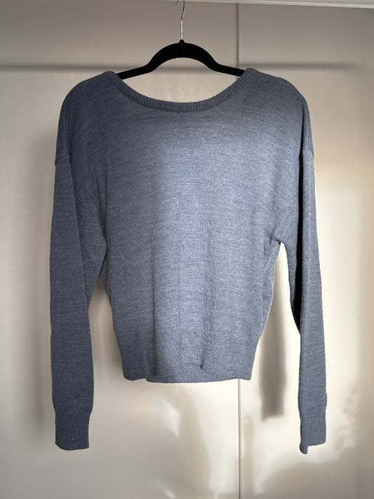 Nakd blá peysa, opin í bak