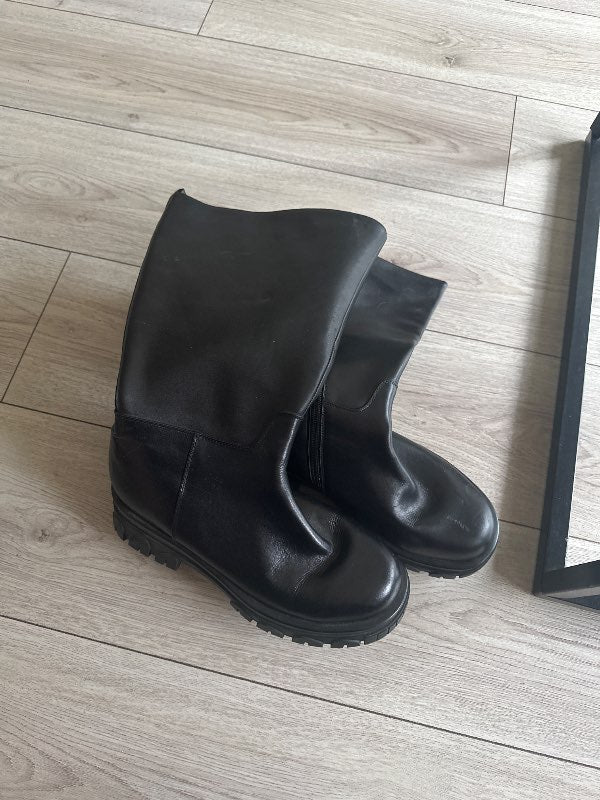 Zizzi stigvel oversized yfir kálfa