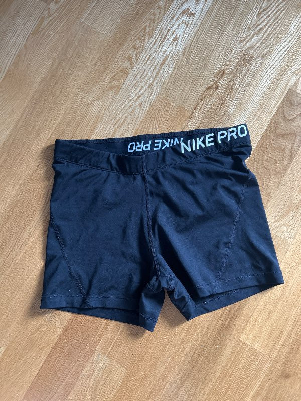 Nike pro stuttbuxur