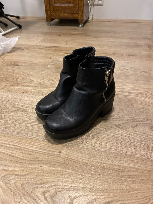 svartit ökla boots