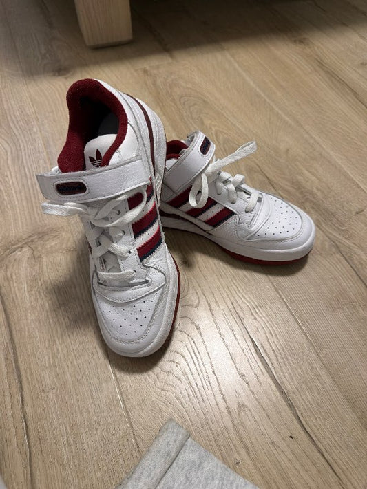 Adidas skór