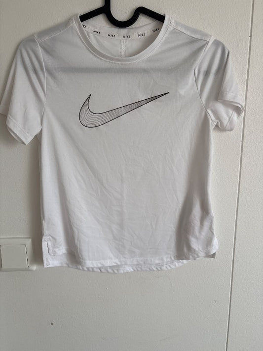 Nike íþróttabolur hvítur