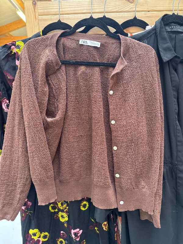Zara peysa brún hneppt