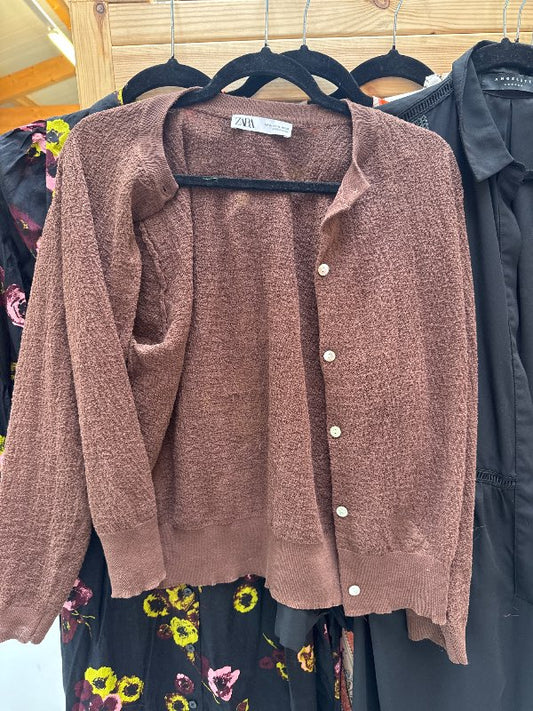 Zara peysa brún hneppt