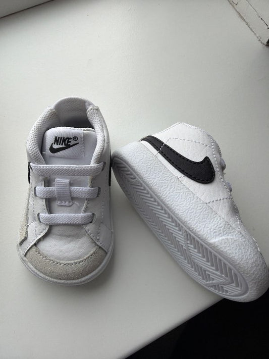 Barna nike skór
