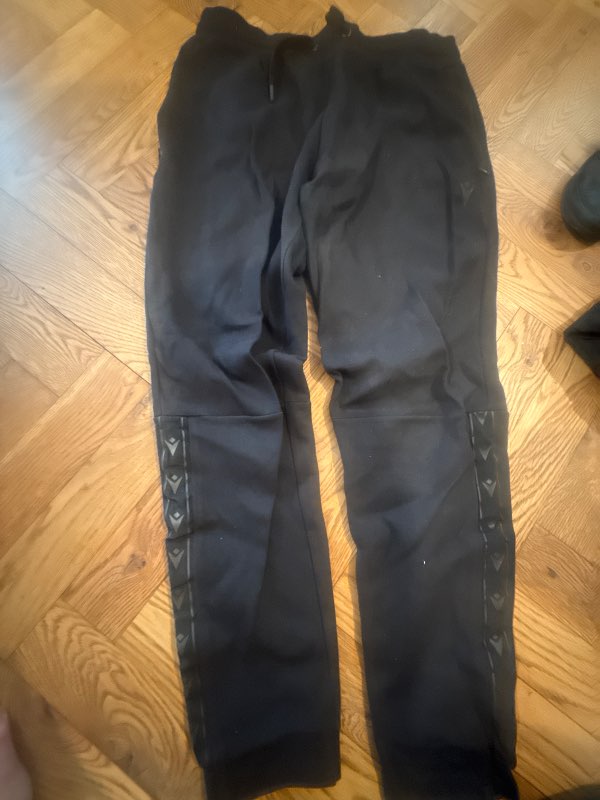 Macron buxur