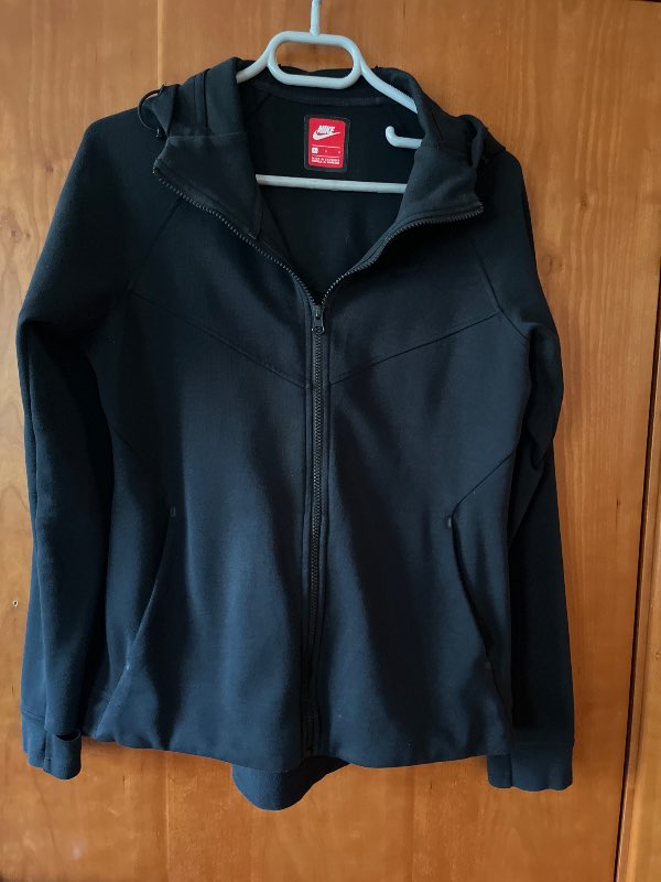 Peysa Nike svört st.L