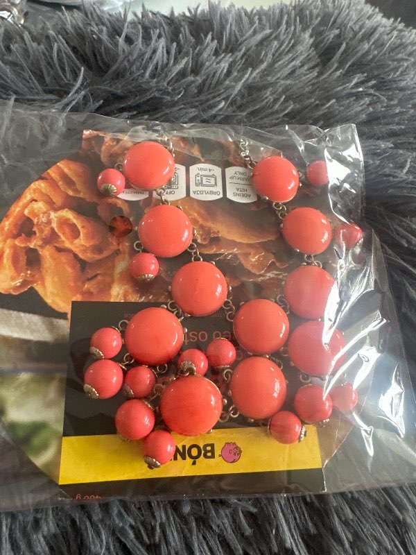 Hálsmen með appelsinubleiku