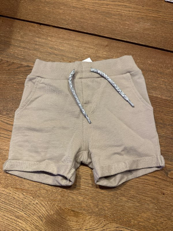 beige stuttbuxur