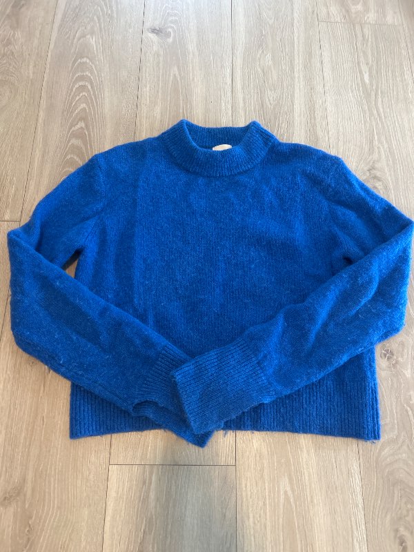 Blá H&M peysa