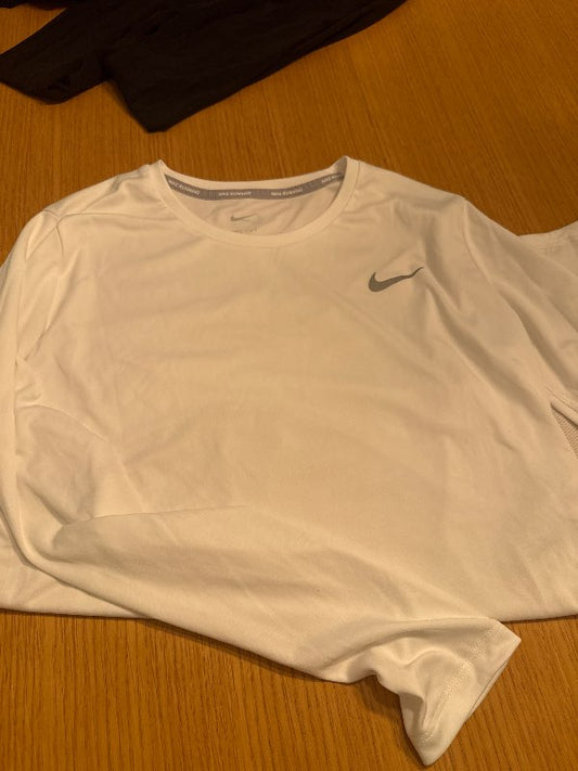 Nike hvít hlaupapeysa