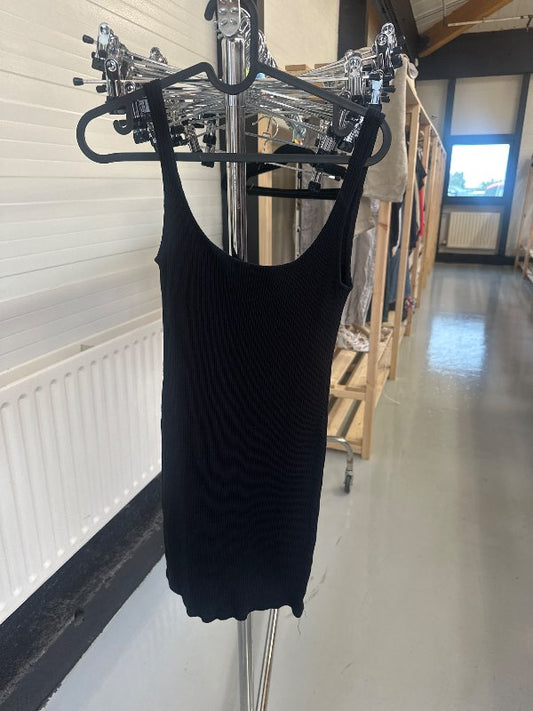 Pull&amp;Bear kjól svartur
