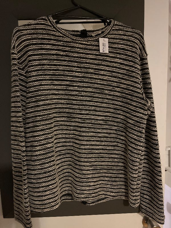 Coastline peysa hneppt að aftan