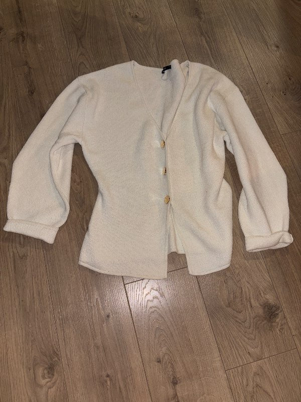 Gina tricot peysa hvít