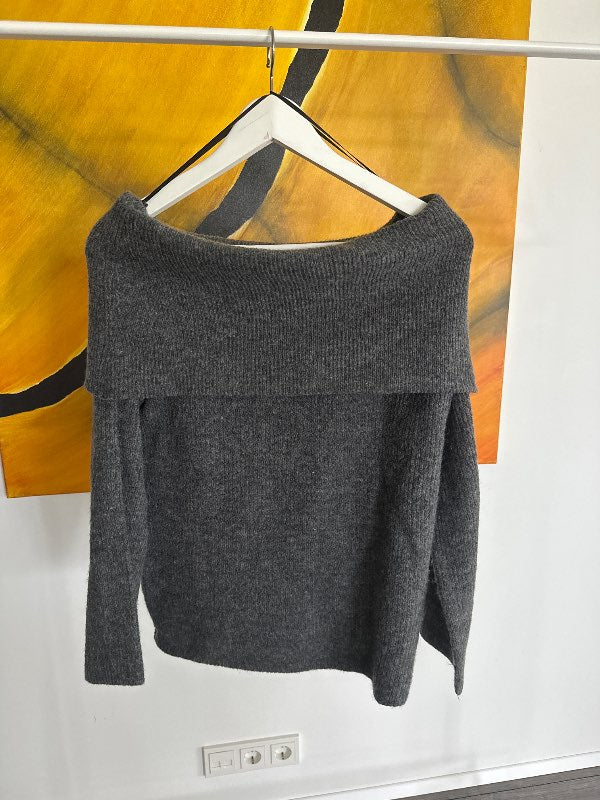 Off the shoulder grá peysa