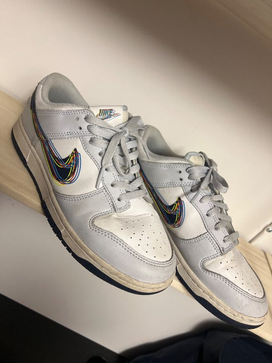 Nike skór hvítir með litríku merki
