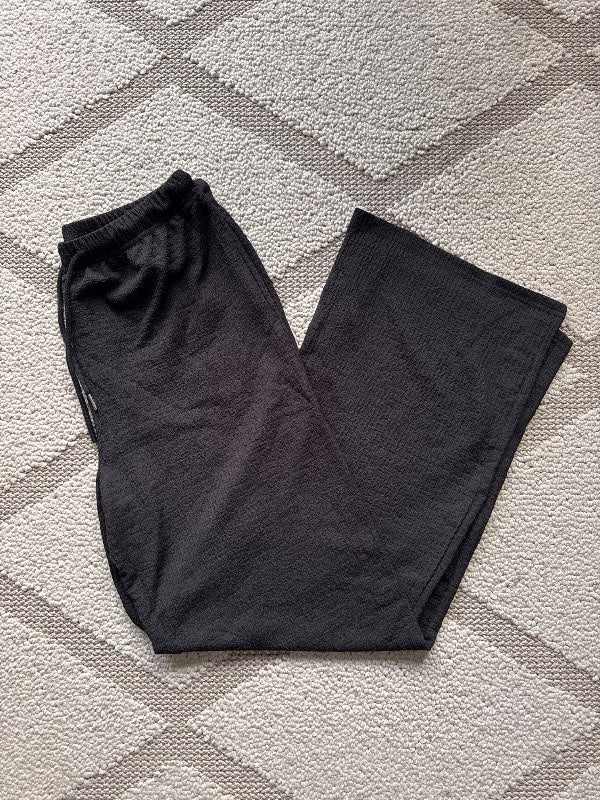 Svartar kosy buxur, beinar