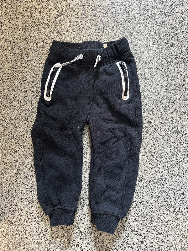 Svartar joggingbuxur