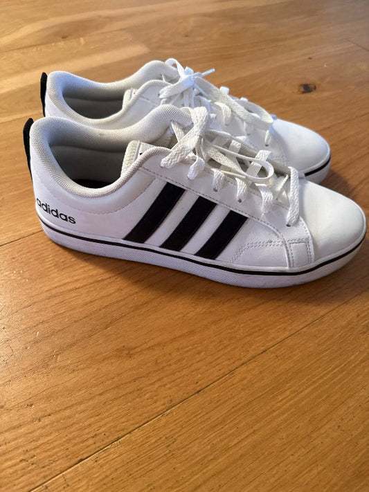 Adidas skór
