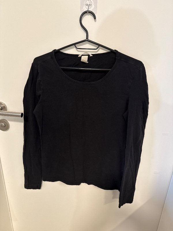 Svört langerma peysa