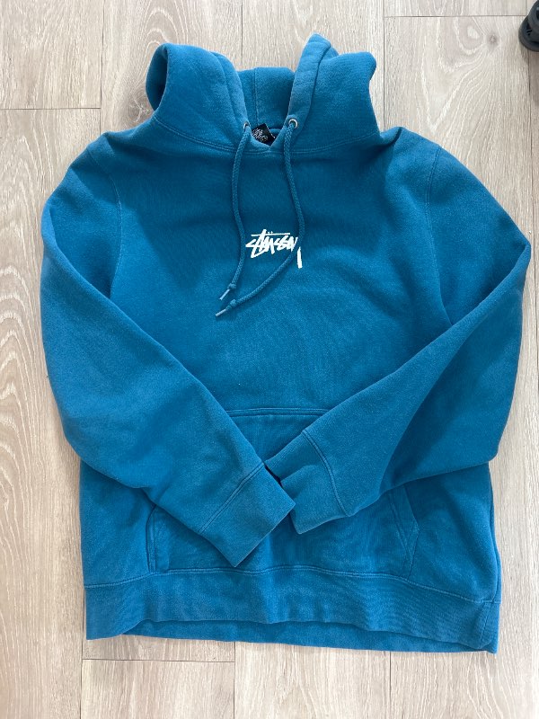 Stussy hettupeysa blá