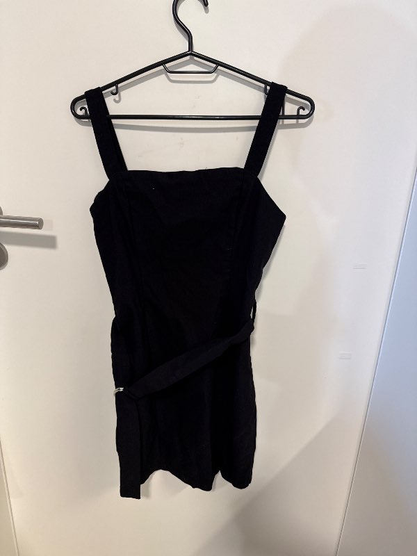 Sukienka biurowa z paskiem