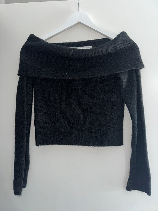 Off the shoulder peysa