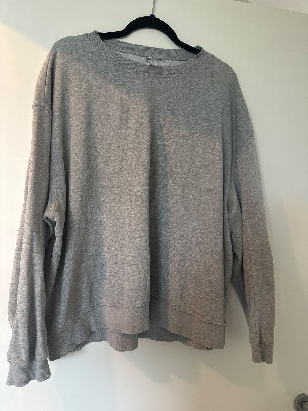 Grá h&m peysa St L