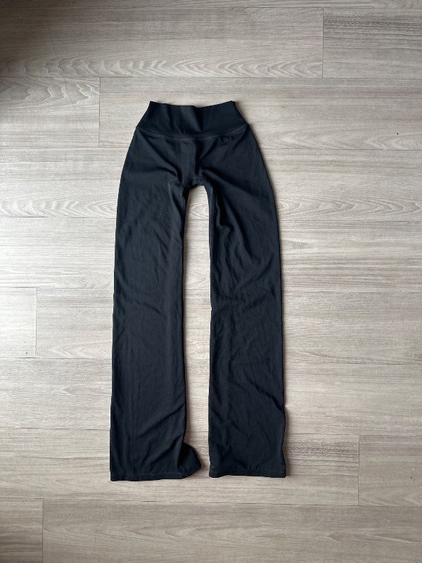 S- ónotaðar straight leg buxur