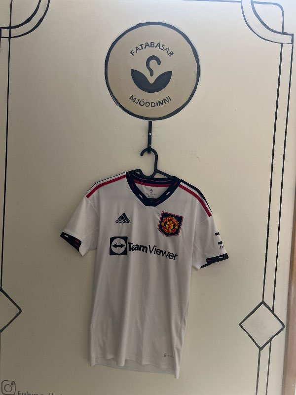 Adidas bolur