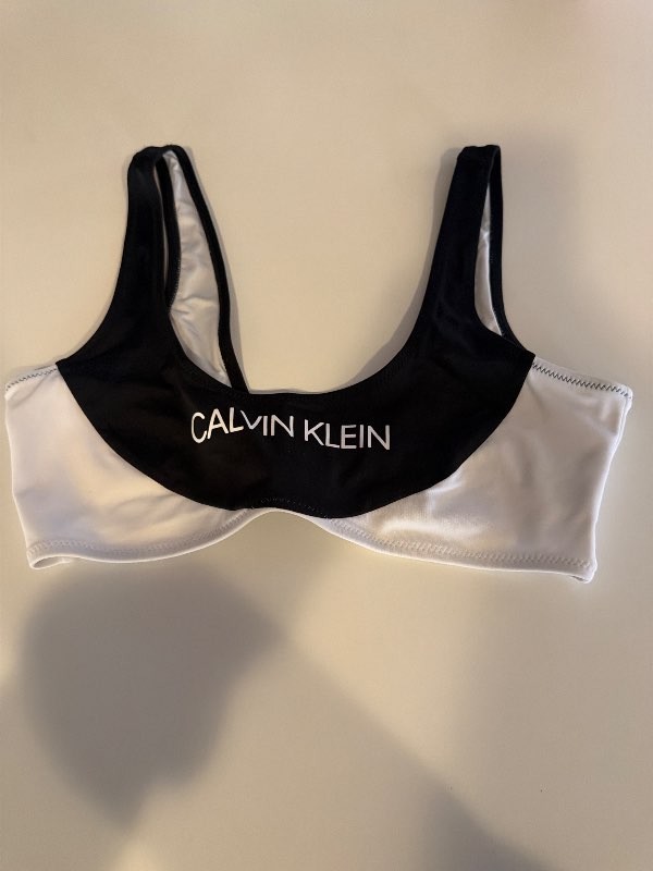 Calvin Klein bikinítoppur - svartur og hvítur
