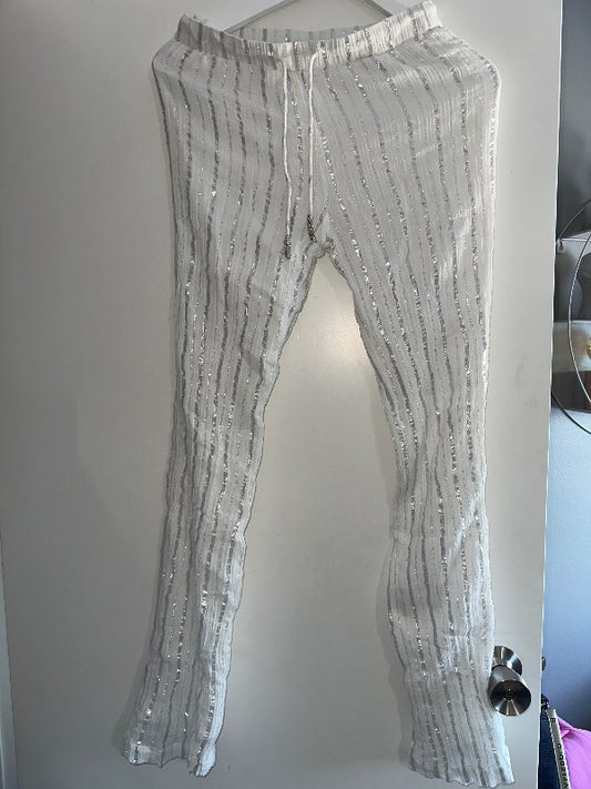Hvítar og silfraðar buxur