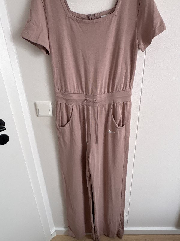 Nike samfestingur drapp M