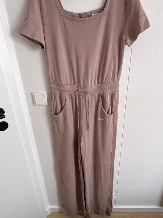 Nike samfestingur drapp M