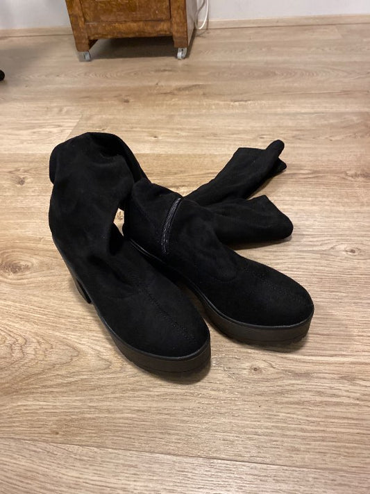 svade svört knee-high boots