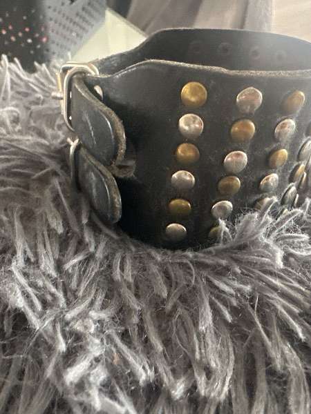 Svart armband með doppum unisex