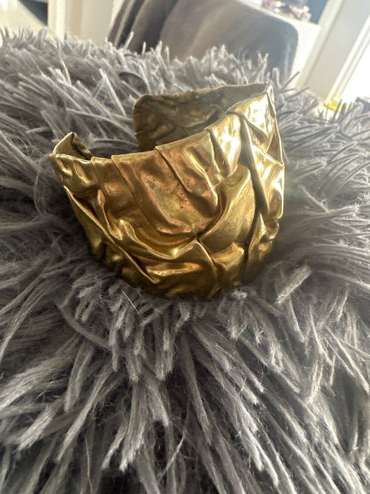 Gyllt "krumpað" armband