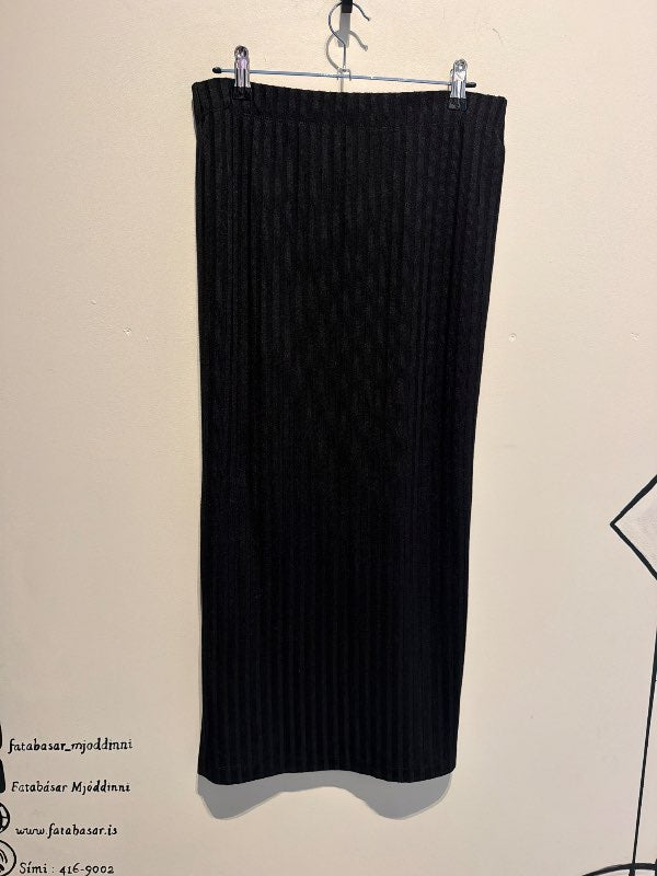 Svart H&M pils