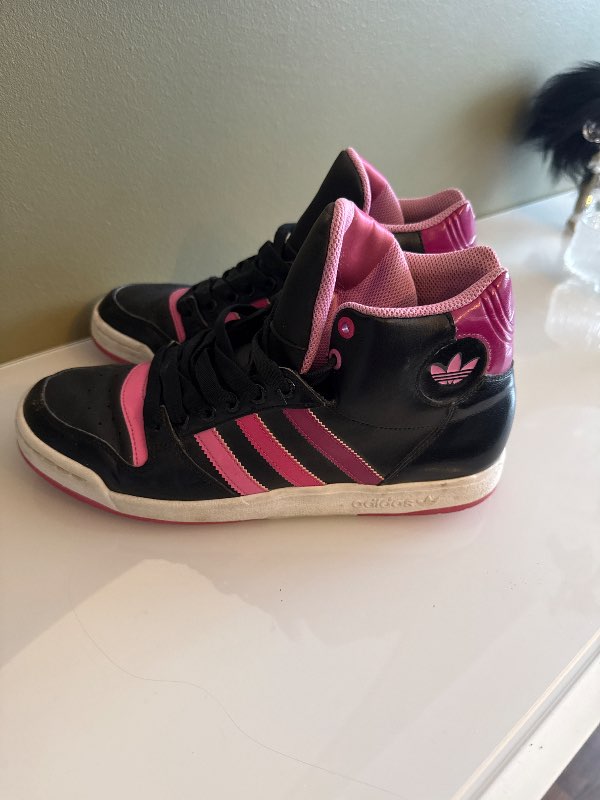 Adidas skór