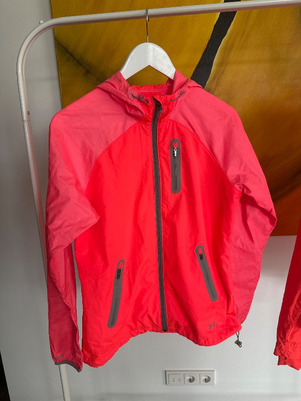 Under armour vindjakki bleikur