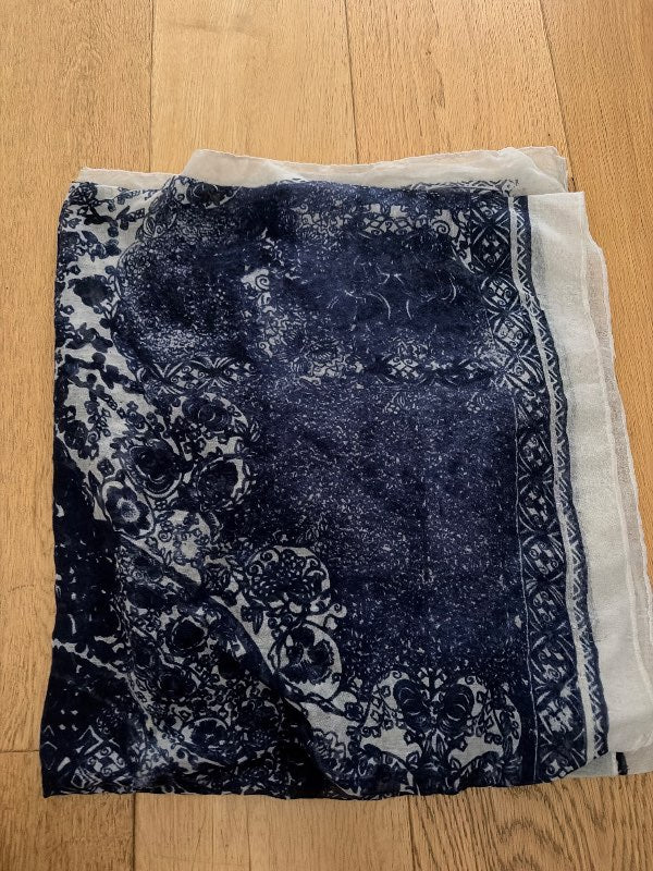 Blátt shawl