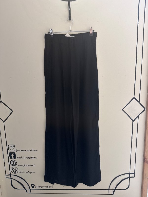 Zara svartar buxur vìðar nýar