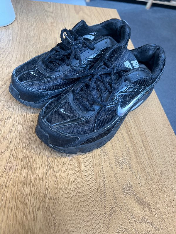 Skór Nike initiator