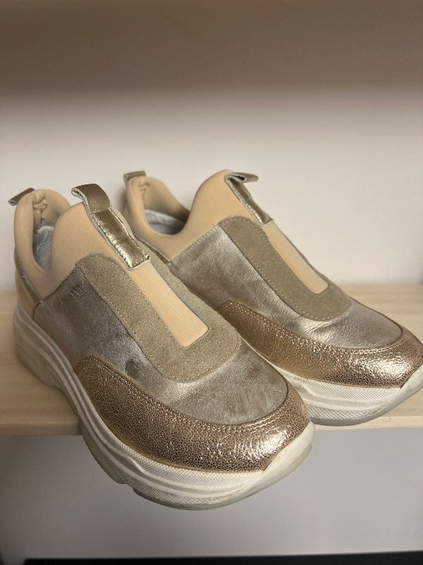 Slip-on skór gyltir