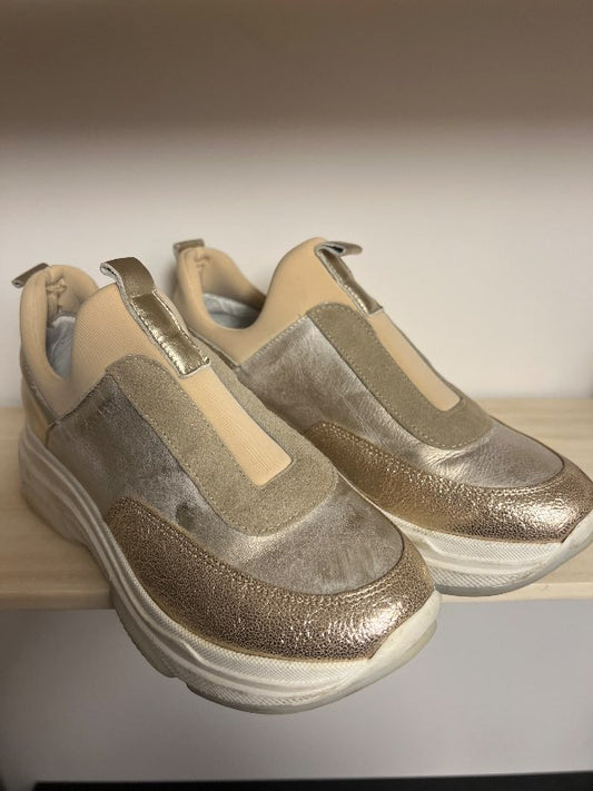 Slip-on skór gyltir