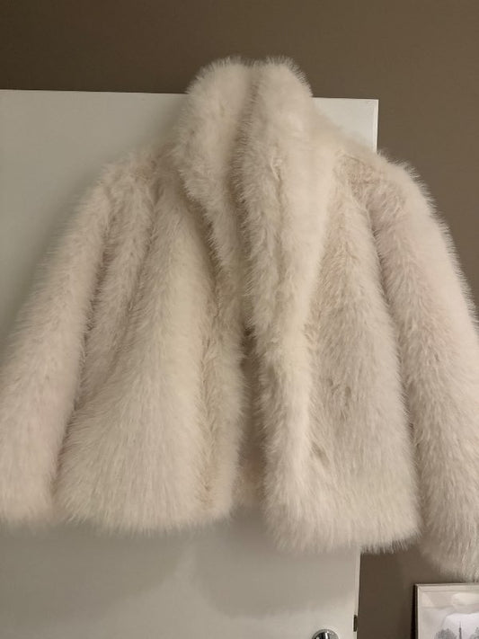Hvítur pels úr ginu tricot
