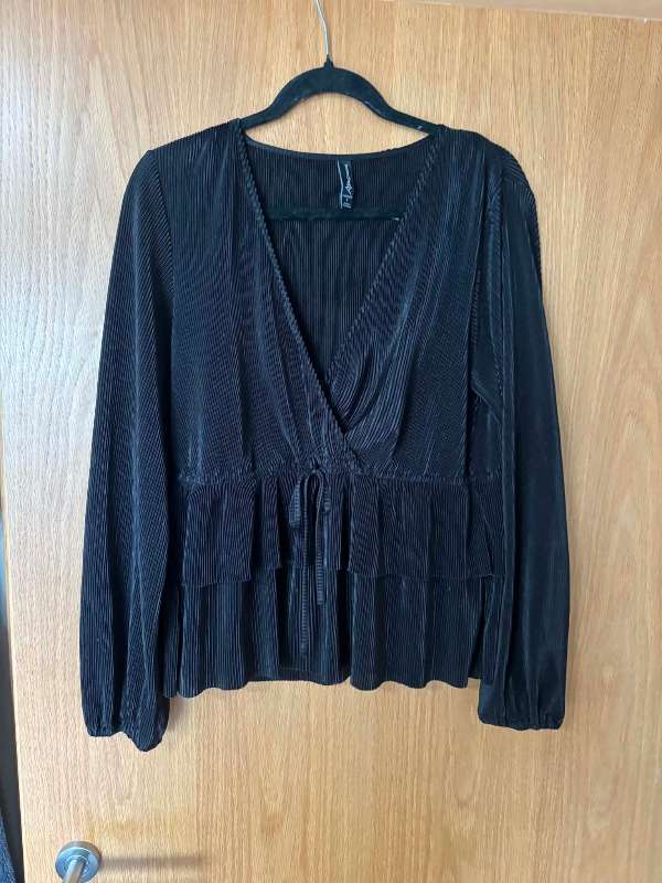Svartur peplum bolur